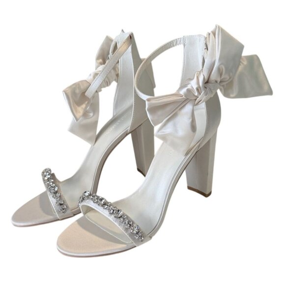 Oleg Cassini Melania Ivory Bow Detail Ankle Buckle Rhinestone Heels Size 7 NIB - Picture 4 of 13